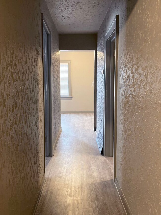 Building Photo - Charming 2-Bedroom Single Family Home with...