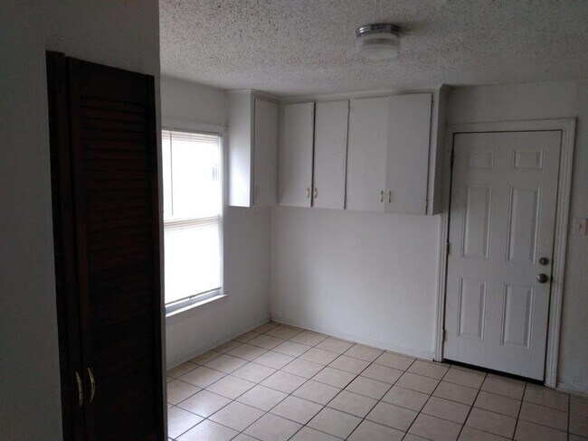 Building Photo - 4620 Galveston St