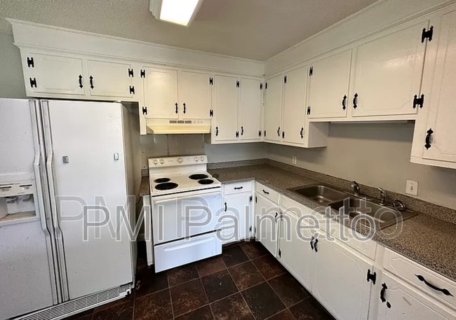 Building Photo - 145 Gala Dr