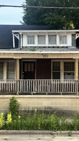 Building Photo - 231 W Grand Ave