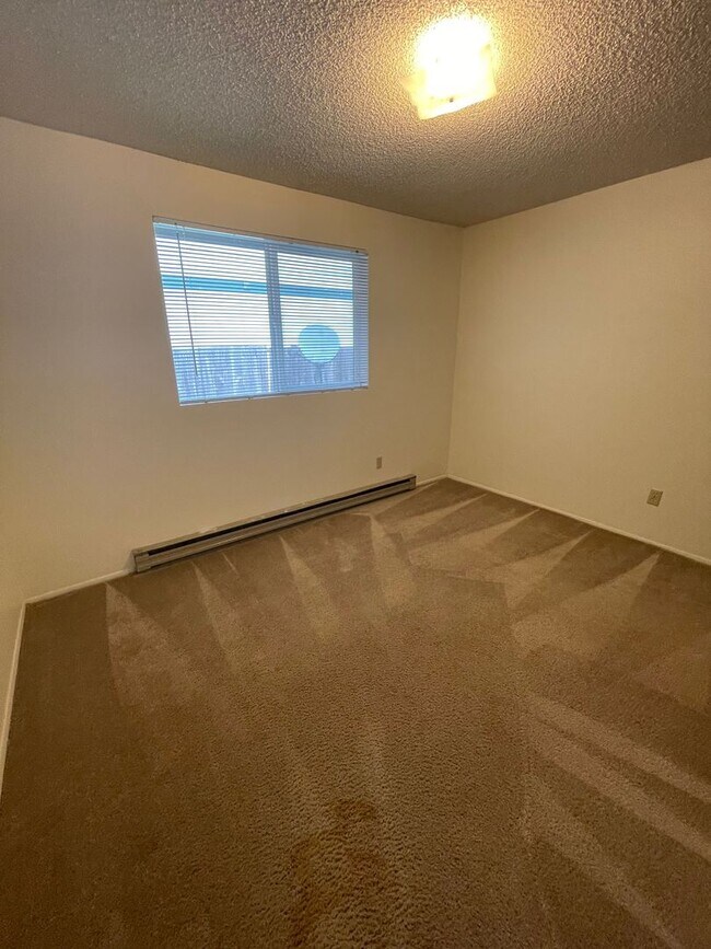 Building Photo - 2 Bedroom unit with Garage in Blaine
