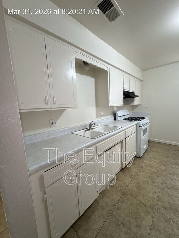 Building Photo - 527 S Garden St