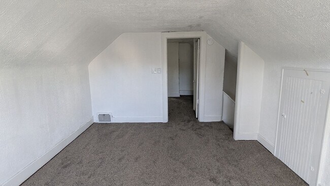 Building Photo - 711 Roselawn Ave