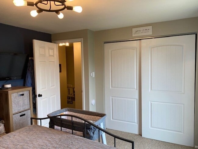Building Photo - Cute Cozy Renovated Townhome with Basement