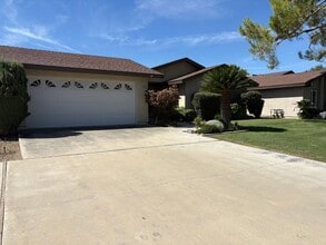 Building Photo - 2-Bed, 2-Bath Condo in Bakersfield | Garag...