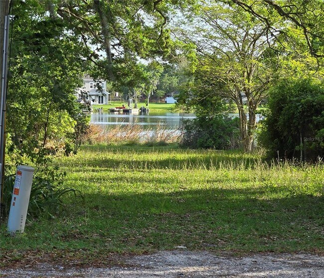 Building Photo - 106 Lake Dr