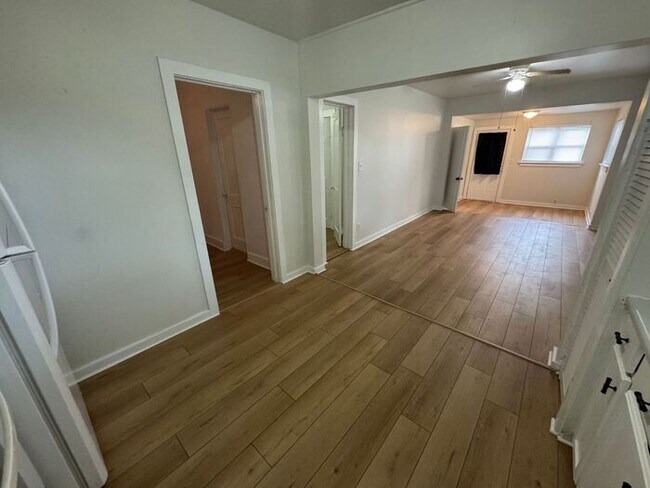 Building Photo - Downtown Pensacola - 2 bedroom, 1 bathroom