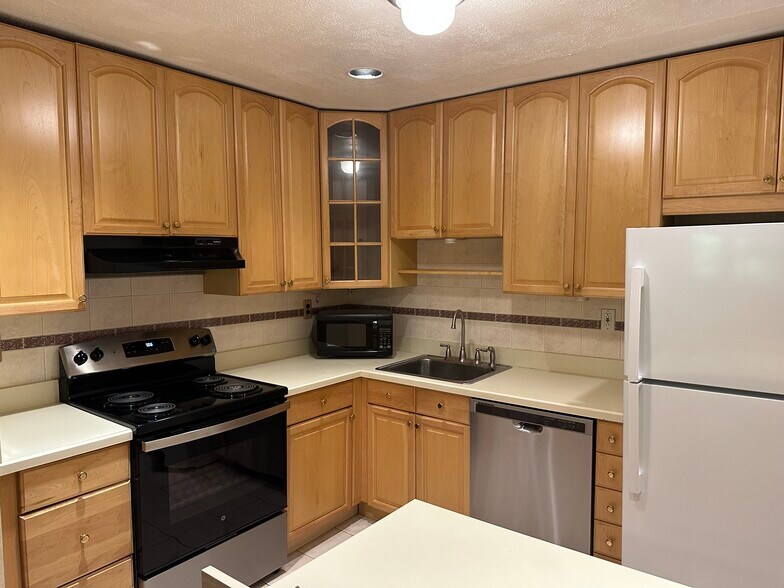 Building Photo - 111 Amberly Dr