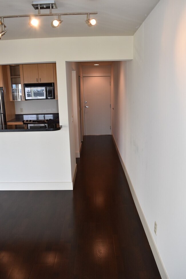 Building Photo - Capitol Hill 1BR/1BA with Stunning City Views