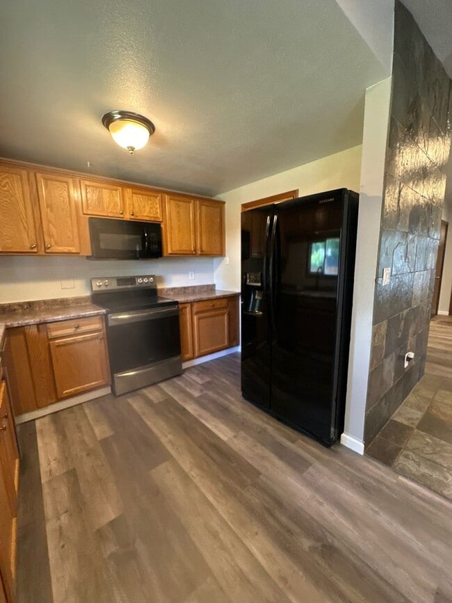Building Photo - 4321 Myrtlewood Dr