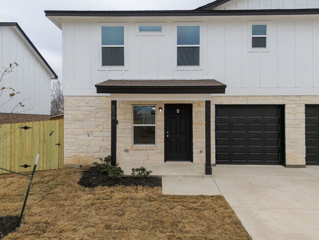 Building Photo - 804 White Meadow Ln