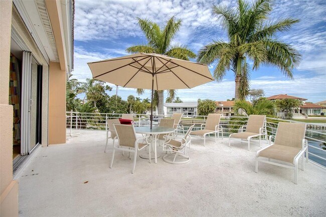 Building Photo - 131 Sands Pt Dr