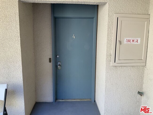 Building Photo - 5650 Cambridge Way