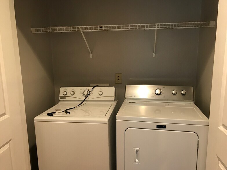 Washer and Dryer Room - 3127 Long Boulevard