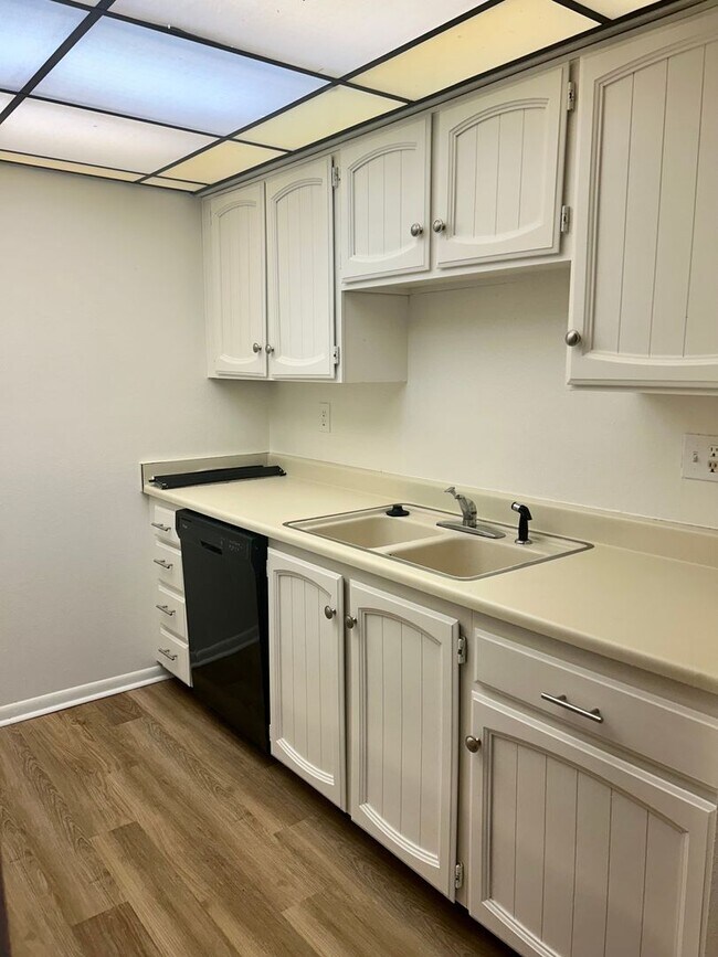 Building Photo - Spacious 1 bed/one bath in Aurora