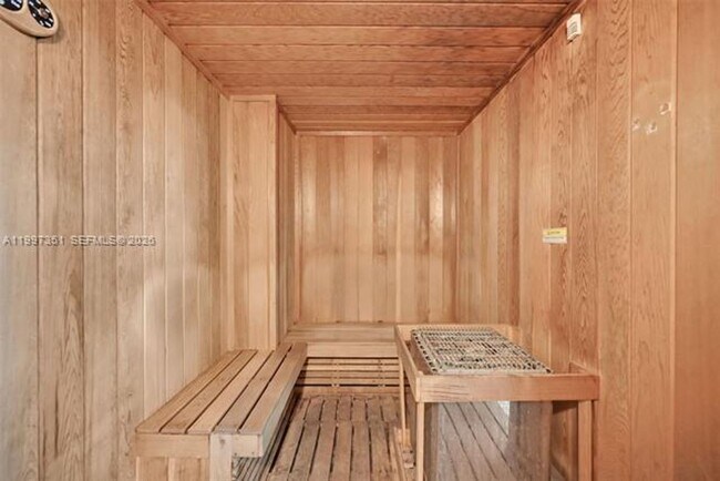 Building Photo - 460 NE 28th St