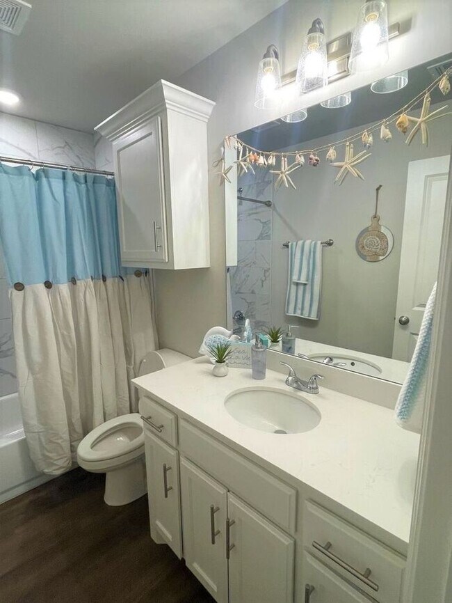 Building Photo - 3 Bed 2 Bath 2 Car Duplex Freedom Villas in Midwest City, OK