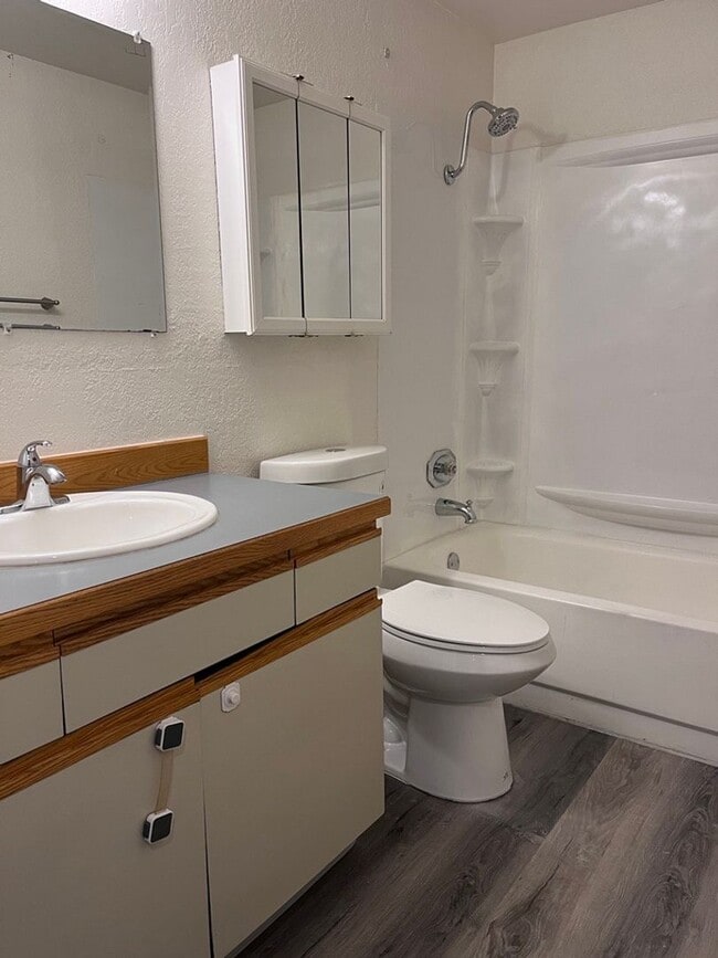 Building Photo - Comfy Habitat Condo in Central Federal Way!