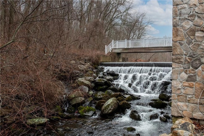 Building Photo - 28 Armstrong Rd