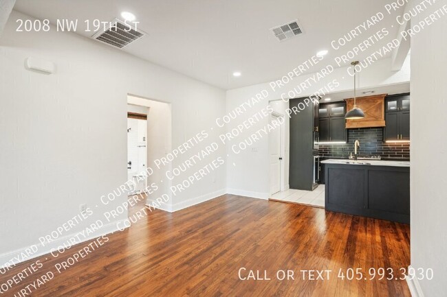 Building Photo - 3-Bed, 3-Bath Gem in Oklahoma City