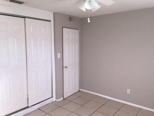 Building Photo - 5216 Palisades Dr