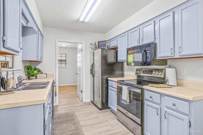 Building Photo - 10601 Silver Creek Dr