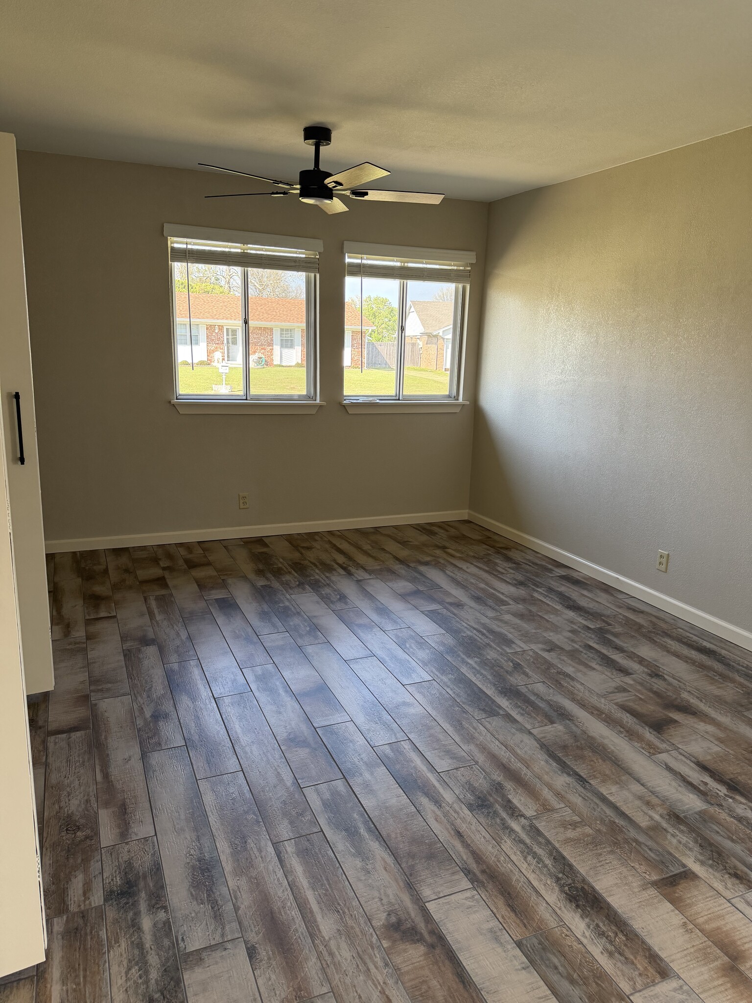 Northeast Bedroom - 536 Sherwood Ln