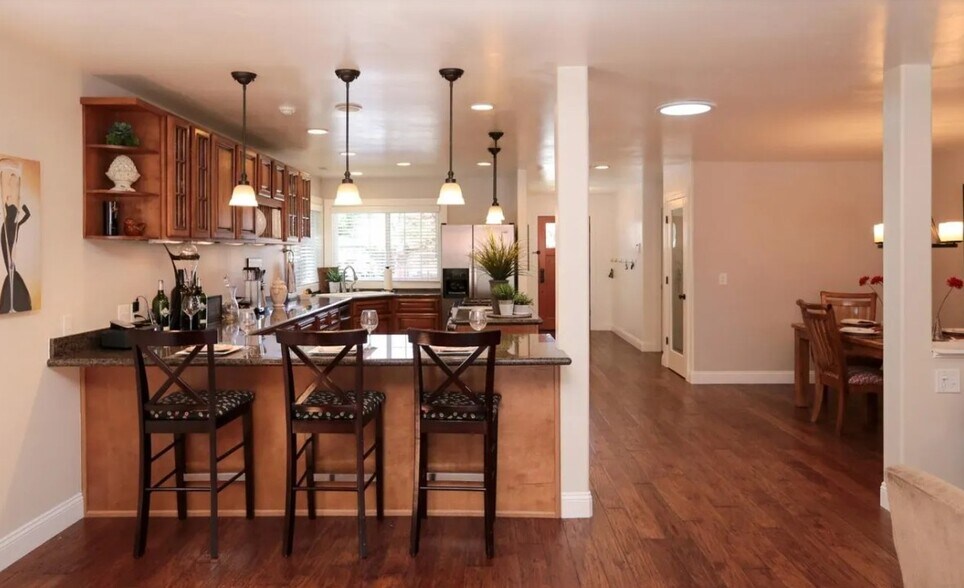 Building Photo - 15146 Chelsea Dr