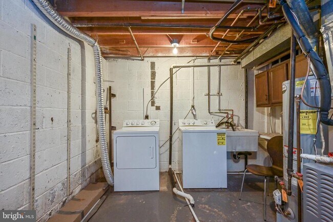 Building Photo - 5572 Kendrick Ln