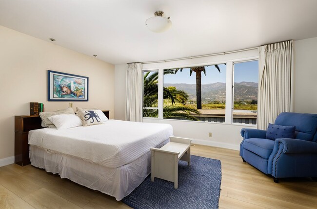 Building Photo - Introducing the Private Beach House in Carpinteria, CA!