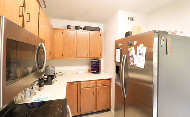 Building Photo - 2300 SW 43rd St