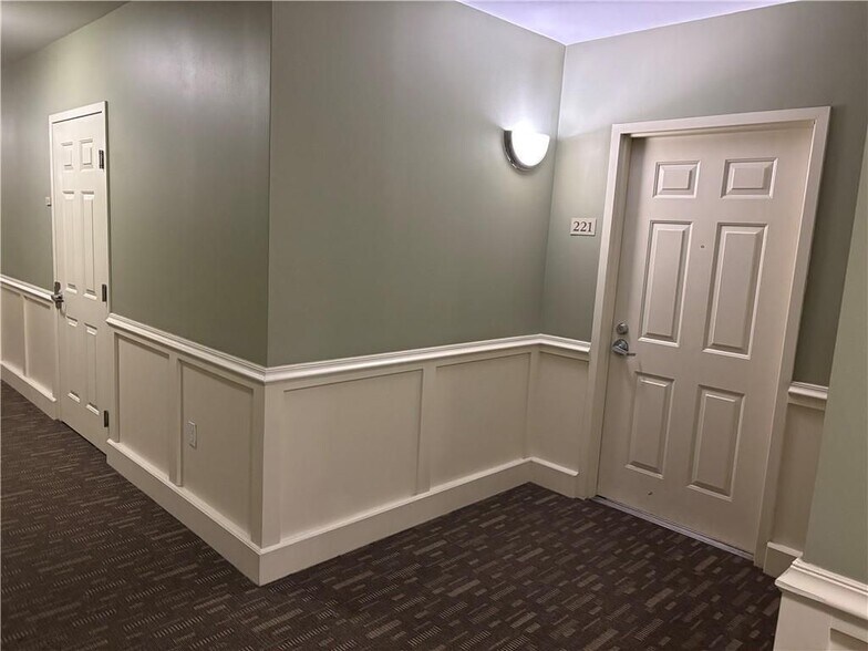 Building Photo - 1000 Providence Pl