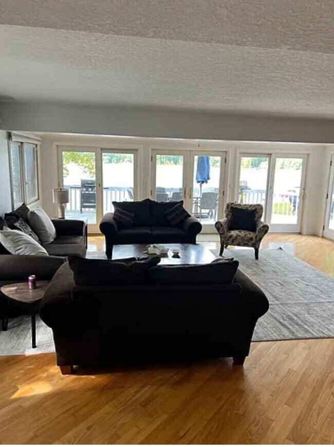 Building Photo - 8862 Bellemere Ct