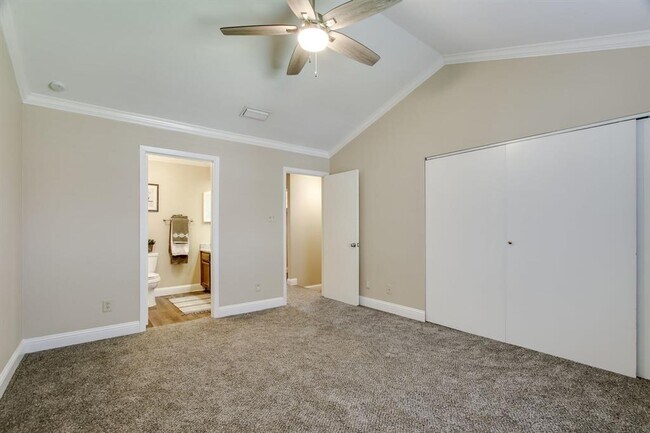 Building Photo - 212 Samuel Blvd