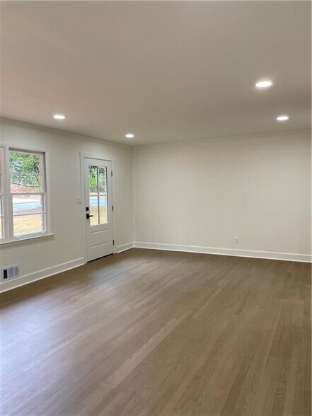 Building Photo - 475 Maxwell Rd