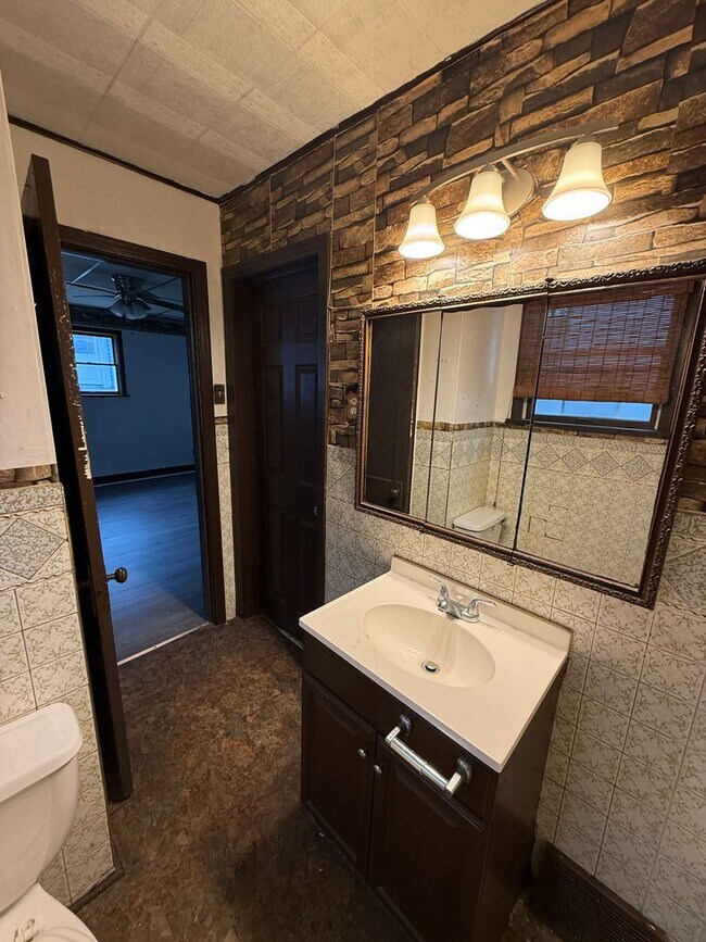 Building Photo - 425 Fourth St Monongahela PA 15063