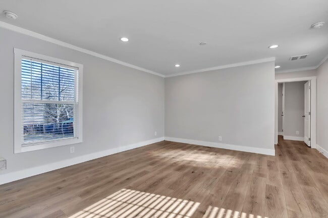 Building Photo - Spacious 2 Bed, 2 Bath Home sitting on 1.5 acres with Extra Storage ($1695/mo rent)