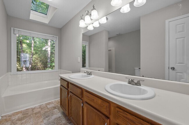 Building Photo - 3 bedroom single family home