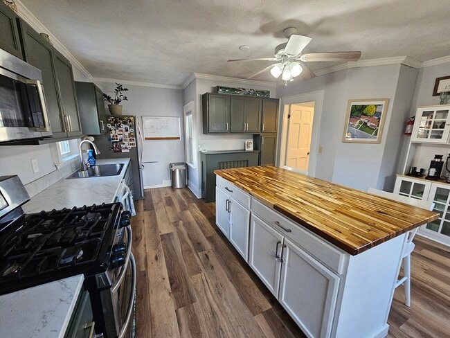 Building Photo - 32 Main St