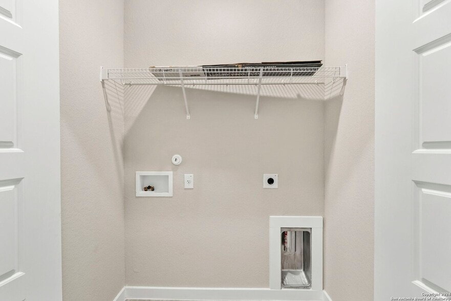 Building Photo - 510 Carol Crest St