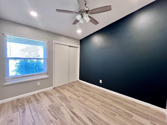 Building Photo - $2,850 Shaw & Academy 4 Bedroom / 2 Bathro...