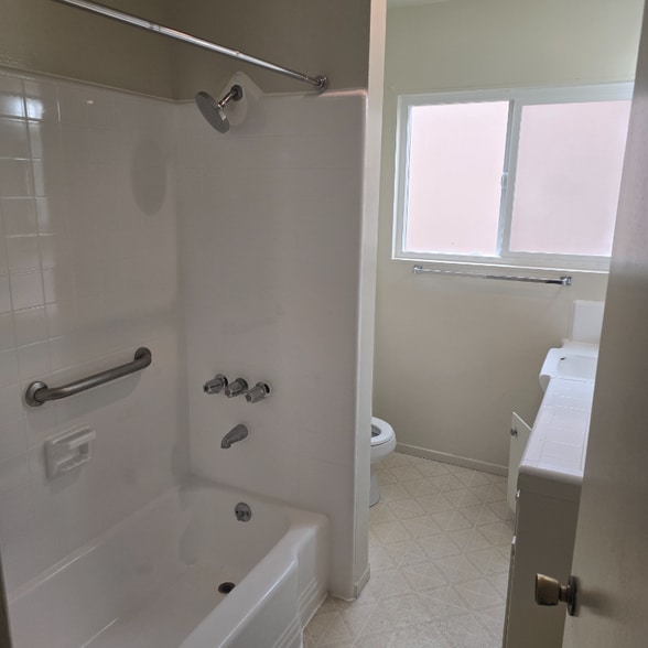 Building Photo - 1424 Colby Ave