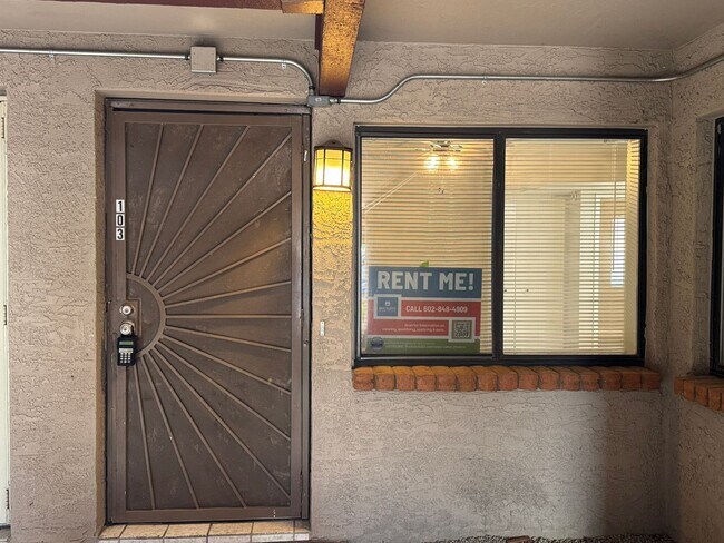 Building Photo - 2 Bedroom in the El Tovar Condominiums Near N Central Ave and W Dunlap Ave!