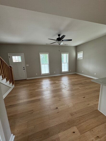 Building Photo - 1407 Village Loop