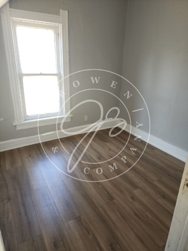 Building Photo - "Charming 4-Bedroom Home in South Toledo w...