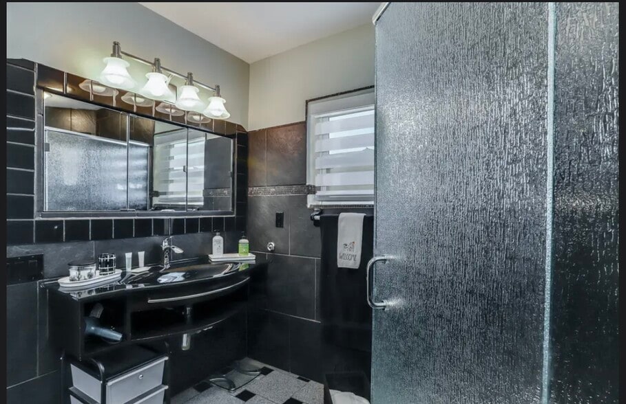 Building Photo - 1518 SE 32nd St