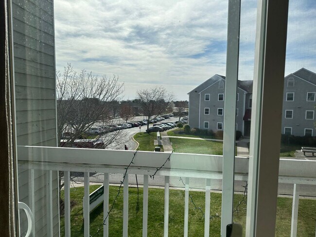 Building Photo - Spacious 4bd/2ba Apartment at Hunters Ridge Condominium