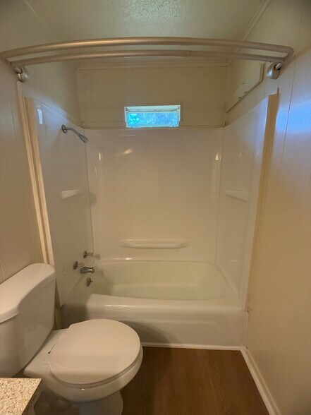 Building Photo - 3493 Country Club Rd