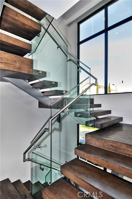 Building Photo - 621 Narcissus Ave