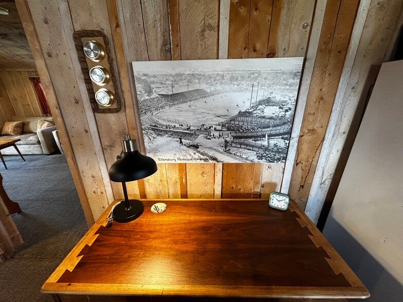 Building Photo - 810 Watt Canyon Rd